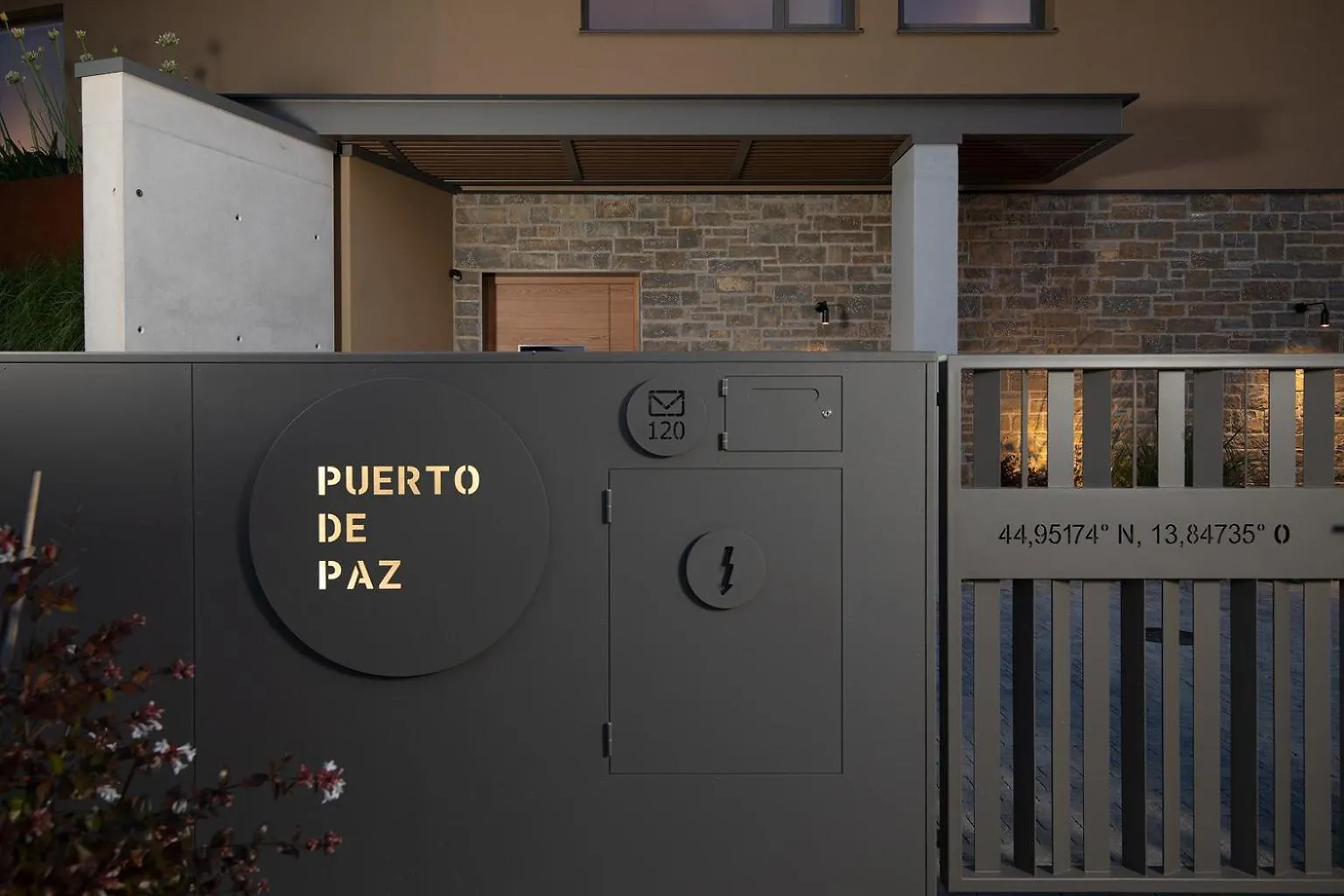 Villa Puerto De Paz For 8 People With 60 M2 Heated Pool, Sea View And Private Mini Golf ボドニャン