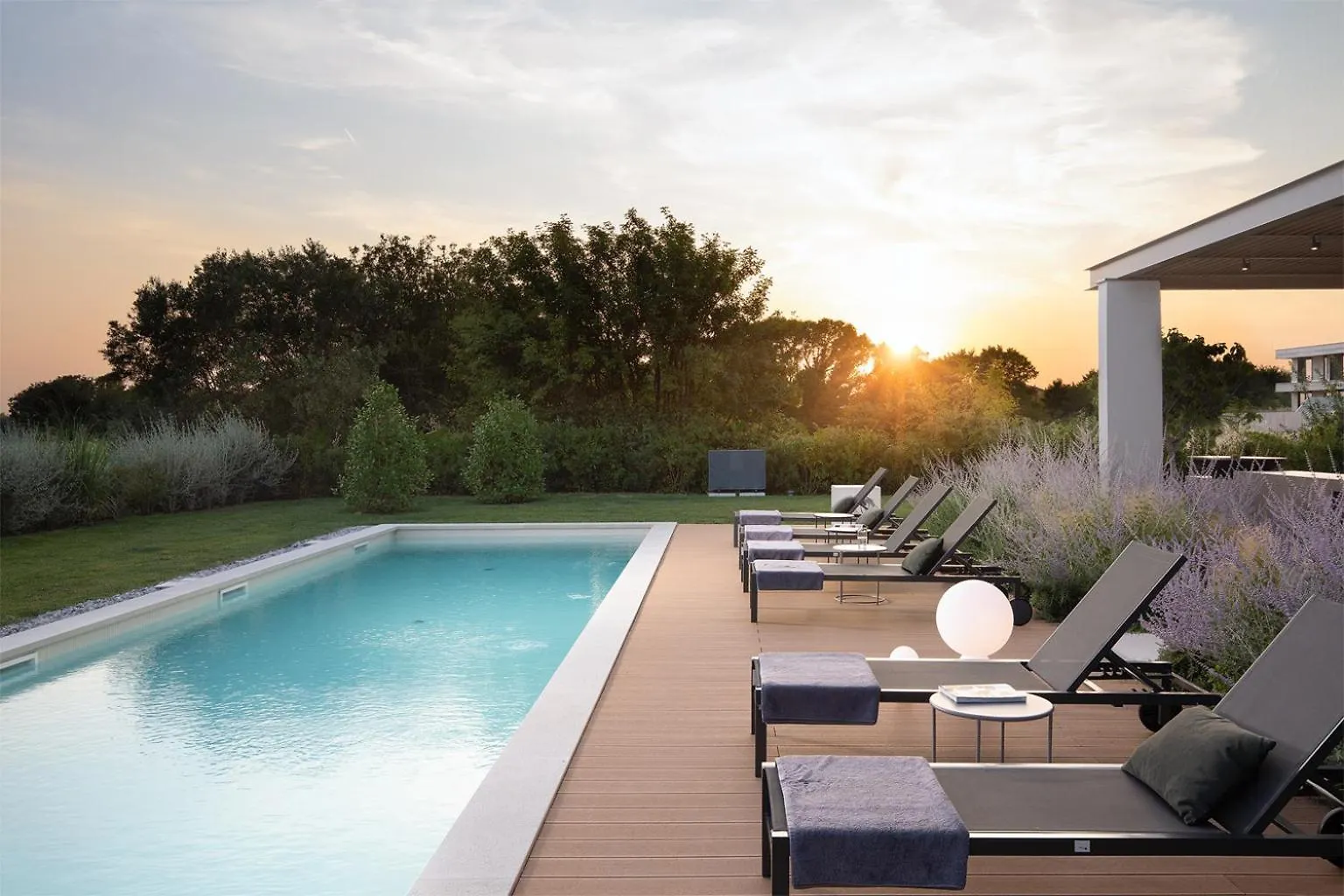 Villa Puerto De Paz For 8 People With 60 M2 Heated Pool, Sea View And Private Mini Golf ボドニャン